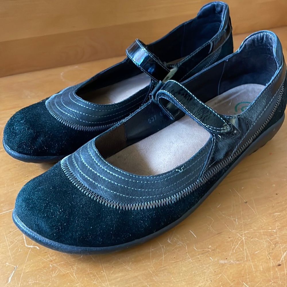 Naot Black Mary Jane’s sz 42